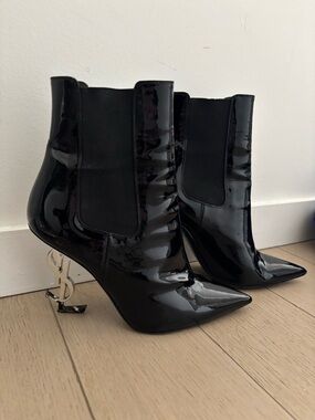 Yves Saint Laurent Black Patent Leather Pointed Ankle Boots with Logo Heel